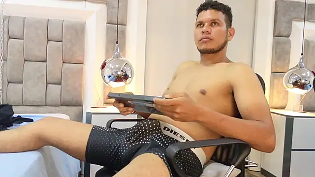 NohaBrooks live XXX chat