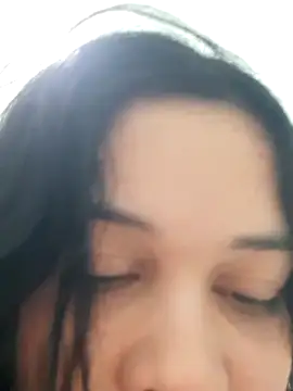 amaliacorzo: διαδικτυακό σόου στην κάμερα