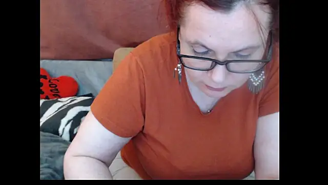 PlayfullMature's Live XXX Chat