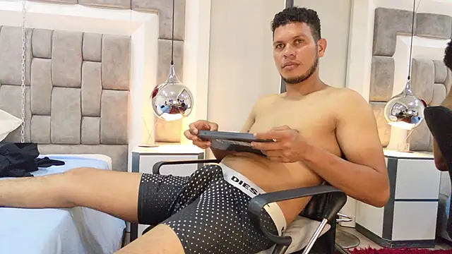 NohaBrooks – Kamerová šou