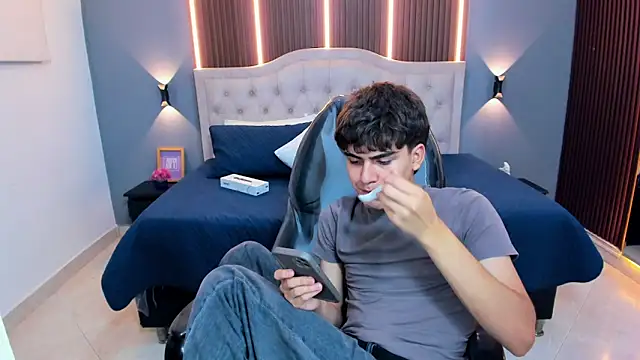 دردشة Tommy18__ الجنسية المباشرة