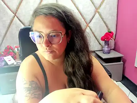 Sarah_Boobs_ Adlı Modelin Canlı XXX Sohbeti