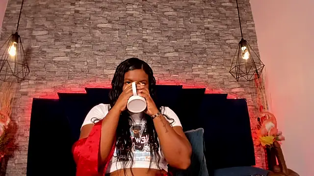 Emily_Brown18 Adlı Modelin Canlı XXX Sohbeti