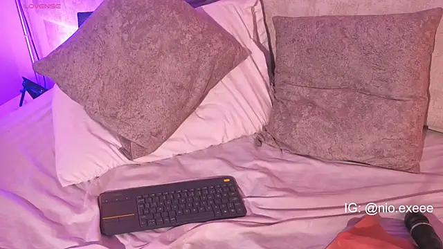 Chat XXX en directo de Nioki_