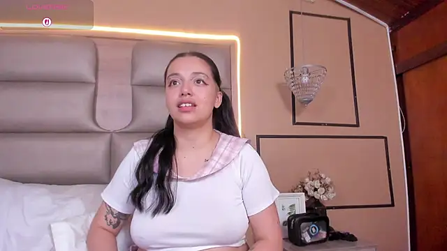 CAYLINCOLLINS' Live XXX Chat