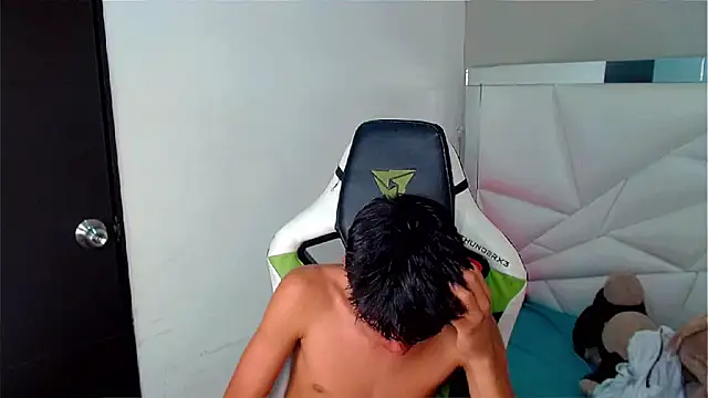 Pokazy przed kamerką – Liarr_