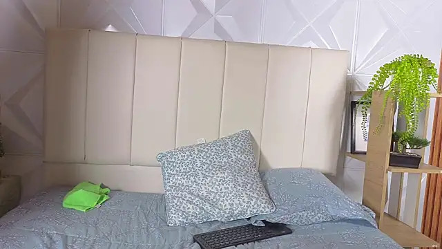 Emily_and_Sebastiannn's Live XXX Chat