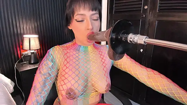 MiiaaMoonroee 即時 XXX 聊天