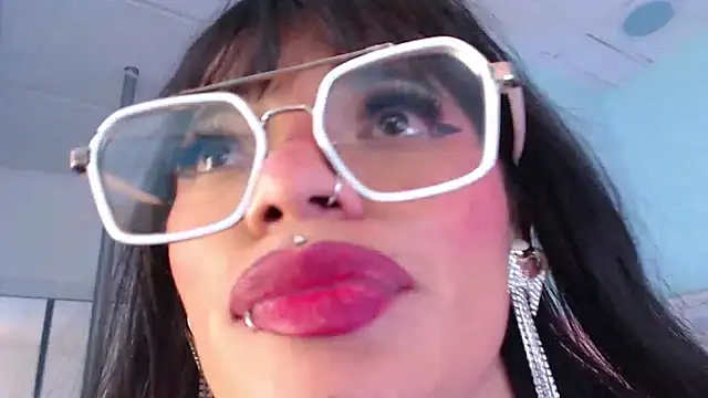 Emerald_gh Live XXX Chat