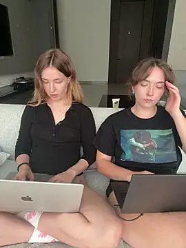 Nura_n_Sarah Webcamshow