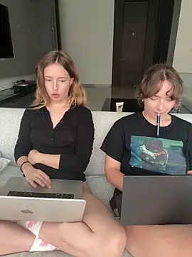 Show modela Nura_n_Sarah na web-kameri