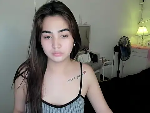 nica_doll webkamerás műsora