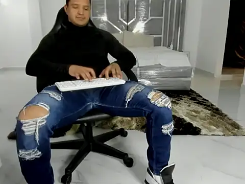 master_leather élő XXX-chatje