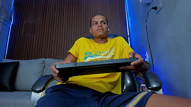 Omen20_ – Naživo XXX chat