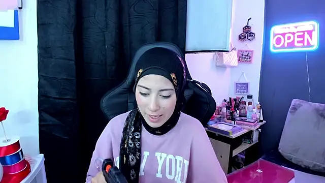 chaymae_nah_'s Live XXX Chat