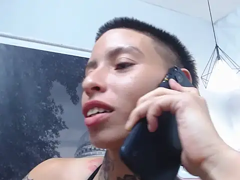 Show modela lunallena_17 na web-kameri