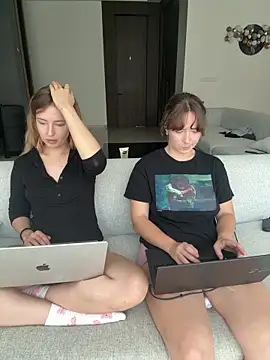 Nura_n_Sarah Webcam show