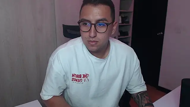 DanteVesper: διαδικτυακό σόου στην κάμερα