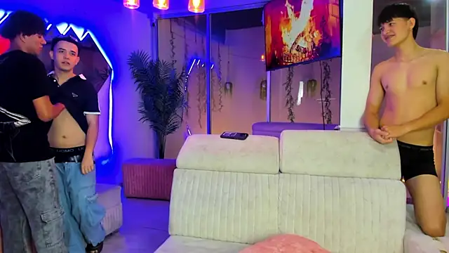 Houseofwarrios Show in webcam