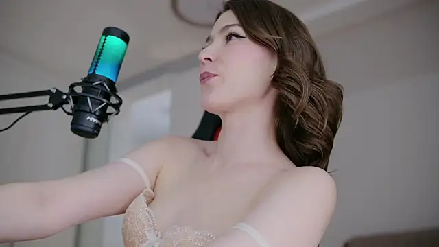 WowHelloAlicen Live XXX chat