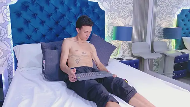 ChloeAndJeanPauln Live XXX chat