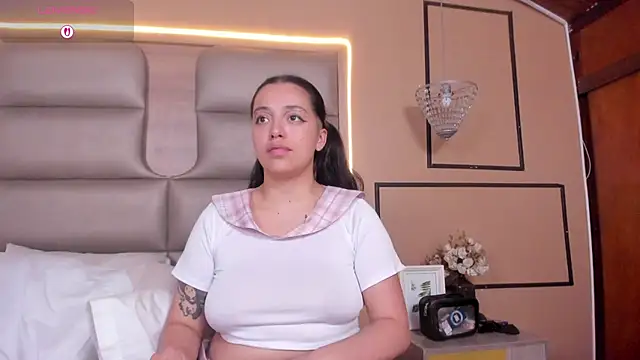 Chat XXX ao vivo de CAYLINCOLLINS