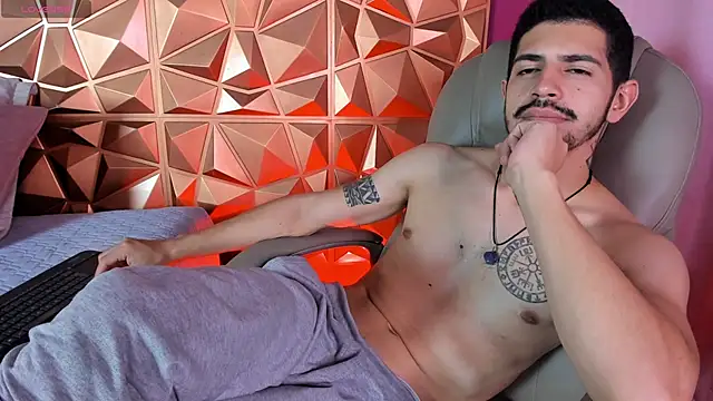 AlejandroStormm élő XXX-chatje