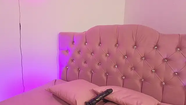 Chatroom XXX en direct de SABRIINA_TAY