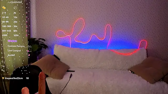 Lilith_Sora: онлайн-секс-чат