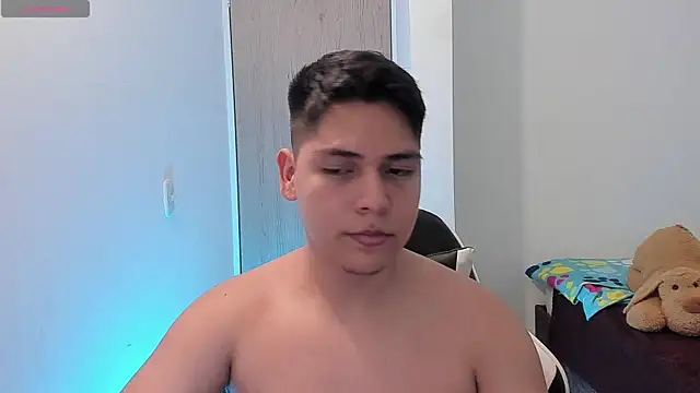 Asta_YunoXXX: διαδικτυακό σόου στην κάμερα