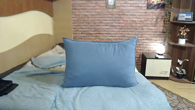 EvelyneFlirtyMilf's Live XXX Chat