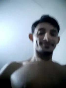 EuEnzo1: διαδικτυακό σόου στην κάμερα