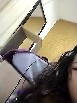 yummi_greluda élő XXX-chatje