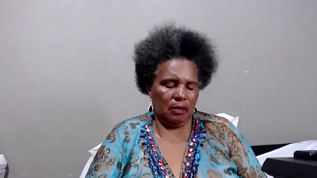 Show de GrandBustyMelon na webcam