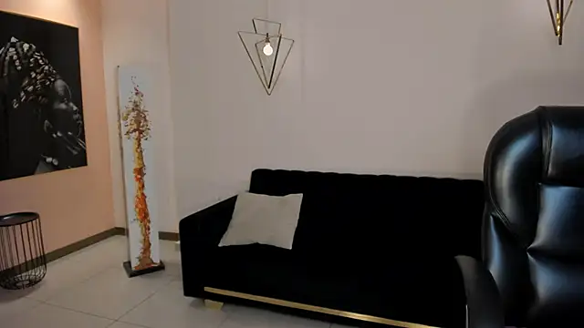 ArianaNova: онлайн-секс-чат