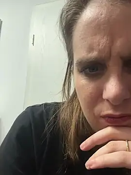 แชท XXX สดของ Chantalee