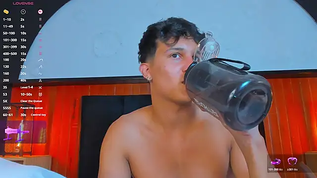 XXX chat uživo modela Leo_Savage_