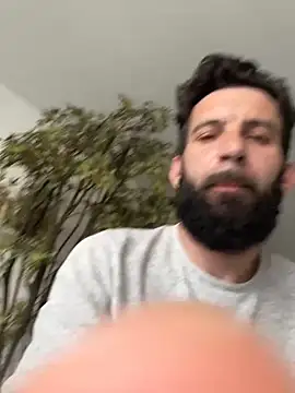 Michel_huge: διαδικτυακό σόου στην κάμερα