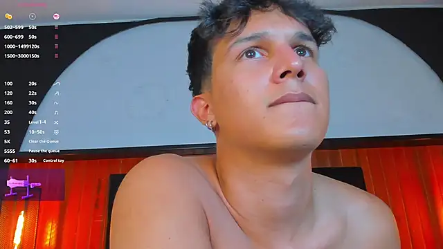 Leo_Savage_ Adlı Modelin Canlı XXX Sohbeti