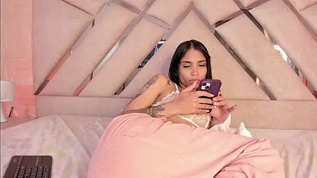 sophie_pariss Adlı Modelin Canlı XXX Sohbeti