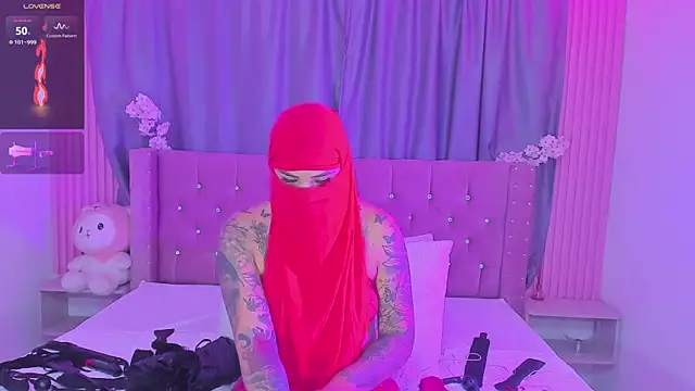 Nayla-Mouna Show in webcam