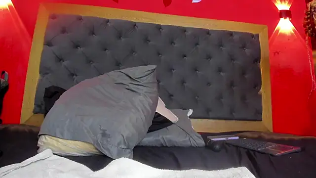 YayaHilton élő XXX-chatje