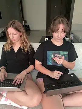 Nura_n_Sarah's Webcam Show