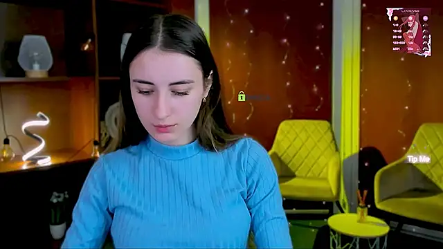 alma_heart Show in webcam