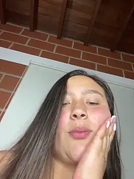 Cami_222 Adlı Modelin Canlı XXX Sohbeti