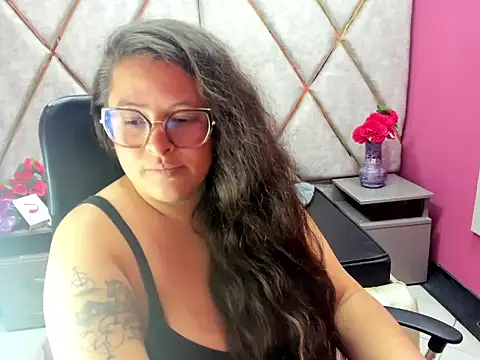 Sarah_Boobs_ Adlı Modelin Canlı XXX Sohbeti