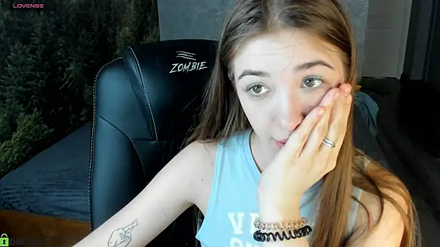 Show modela Miss_Shanel na web-kameri