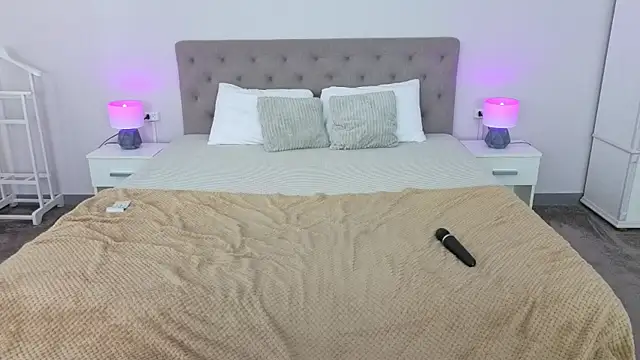 XXX chat uživo modela NikkiGoldSide