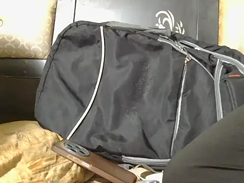 Stubborndesiboy webkamerás műsora