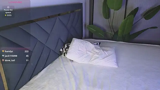 TrishaReyのライブXXXチャット